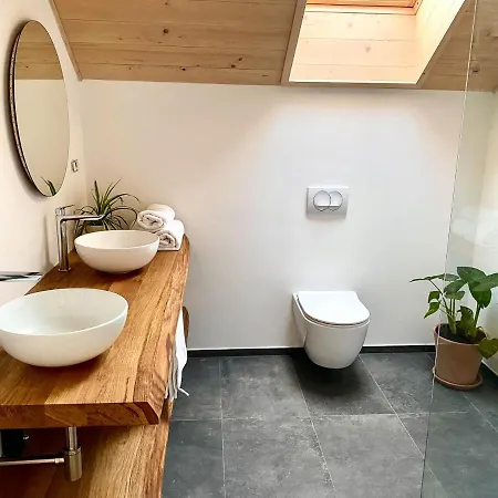 Hisa Pri Jezeru Dobrovnik