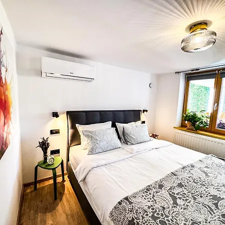 Hisa Pri Jezeru شقة